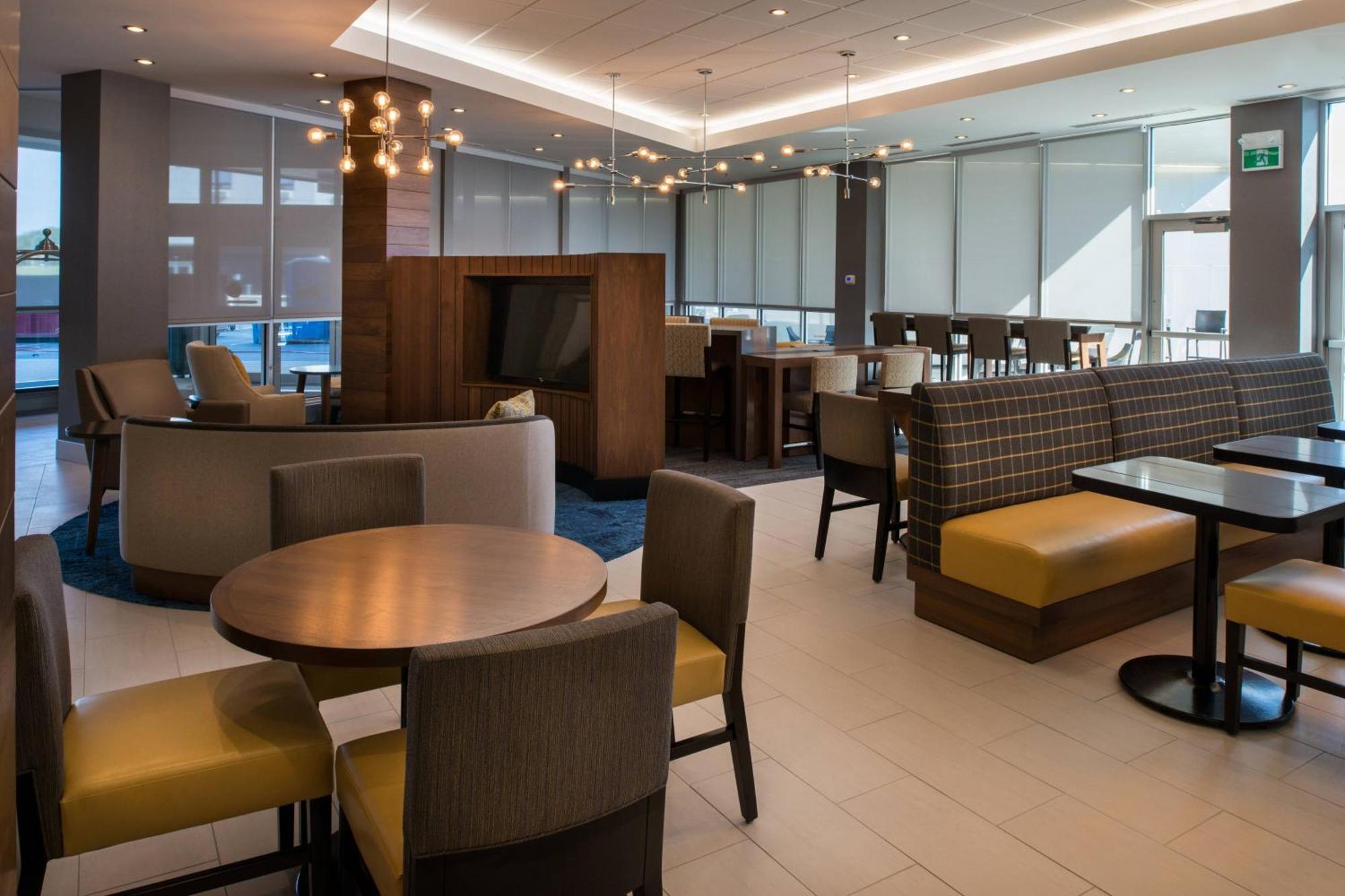 Towneplace Suites By Marriott Саскатун Екстериор снимка