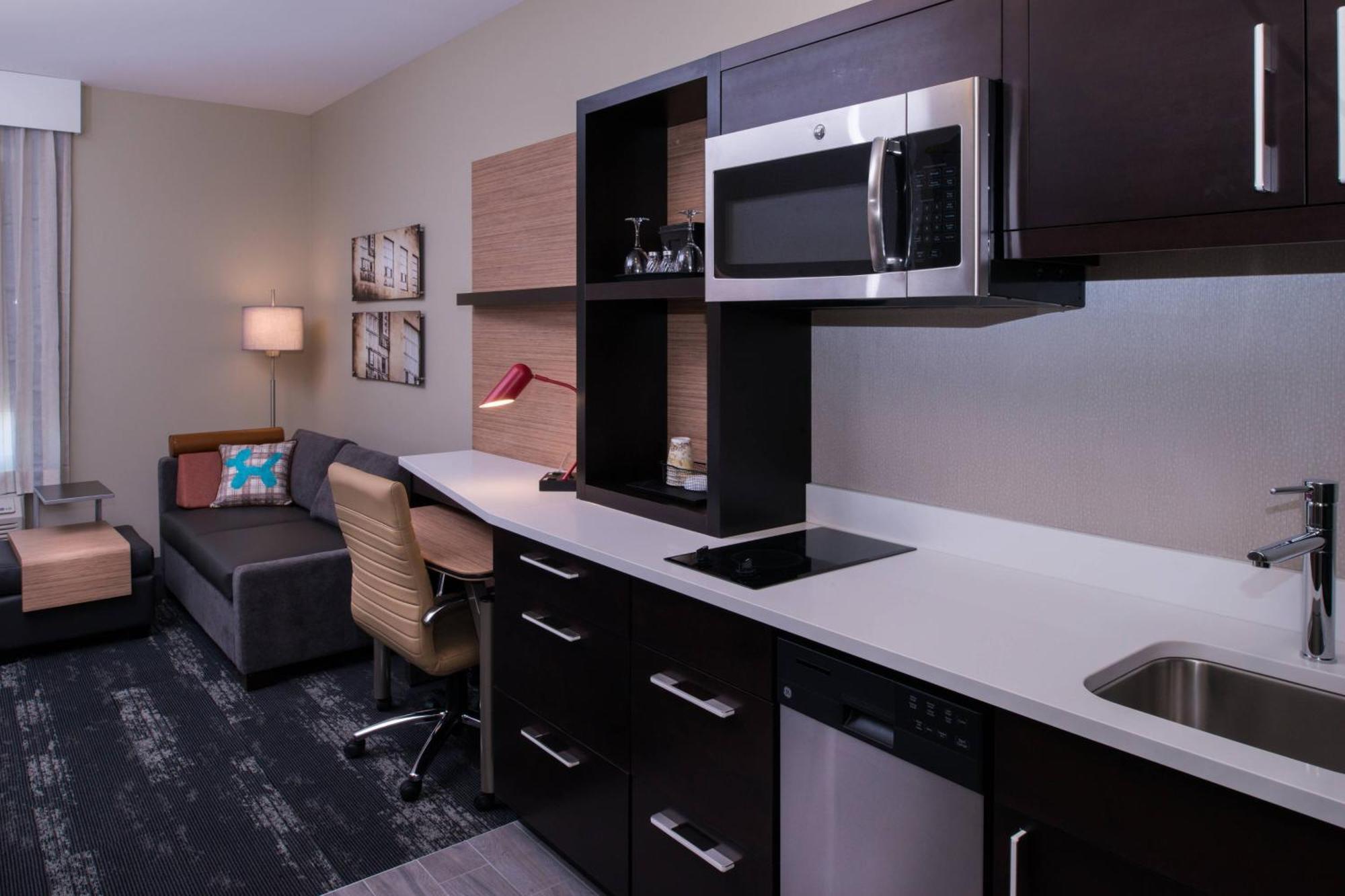Towneplace Suites By Marriott Саскатун Екстериор снимка