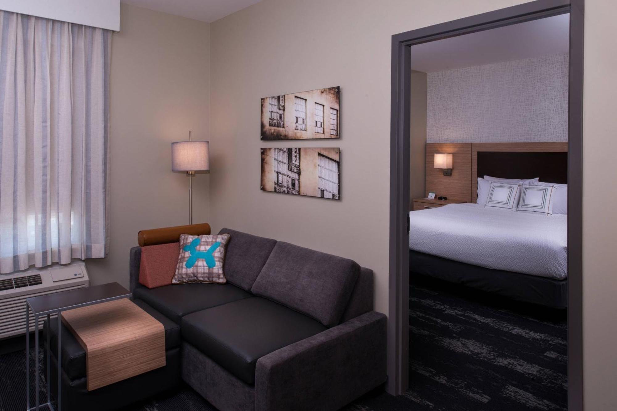Towneplace Suites By Marriott Саскатун Екстериор снимка