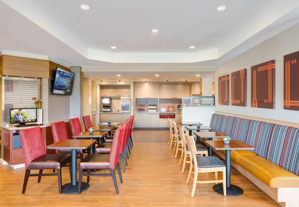Towneplace Suites By Marriott Саскатун Екстериор снимка